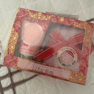 Soothing Aloe Socks & Foot Moisturizer- Vanilla Pomegranate